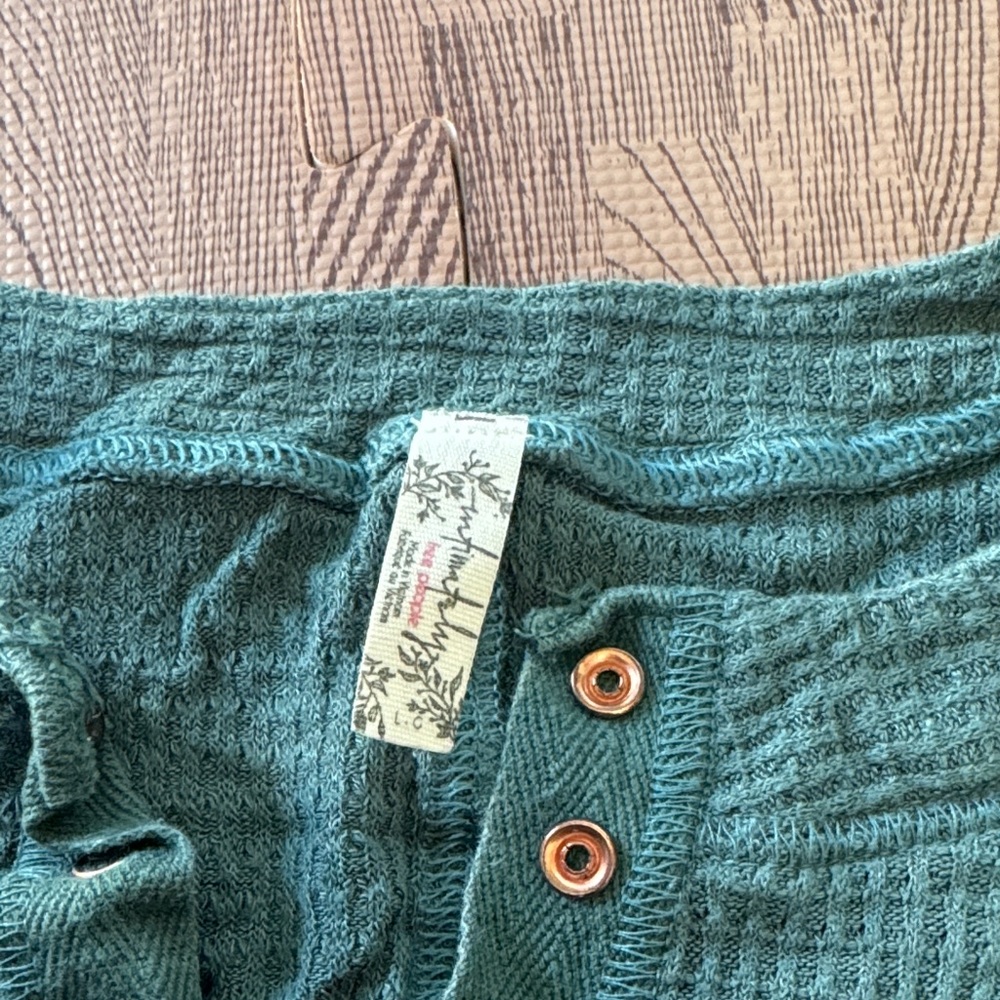 FREE PEOPLE GREN BUTTON UP LONG SLEEVE TOP SIZE SMALL - Picture 2 of 2